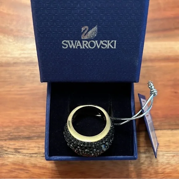 NWT Swarovski Mini Chic Ring Black And Gold